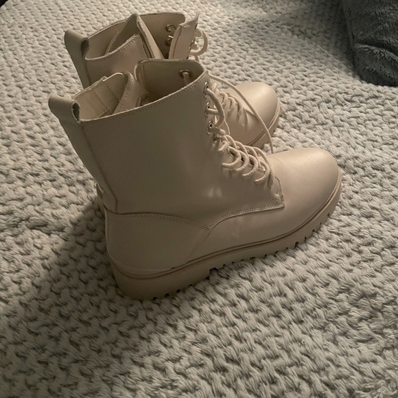 Soft leather tan lace up boot - Picture 2 of 3